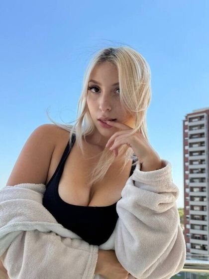 zaradaily OnlyFans picture