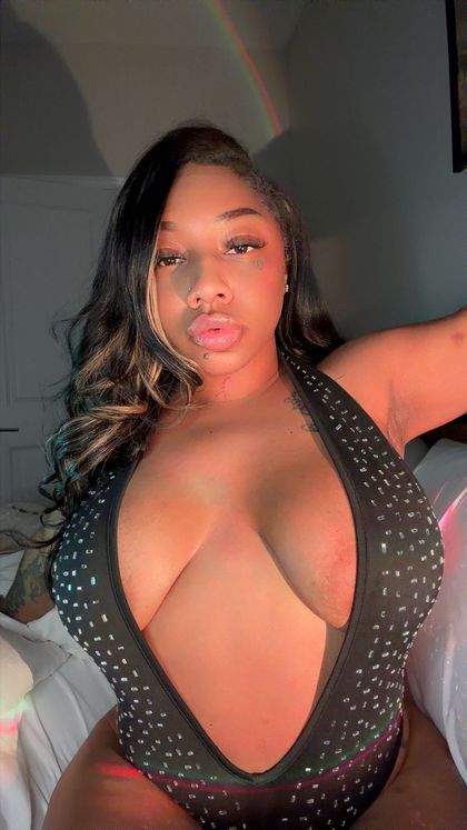 therealnikkienecole_free OnlyFans picture