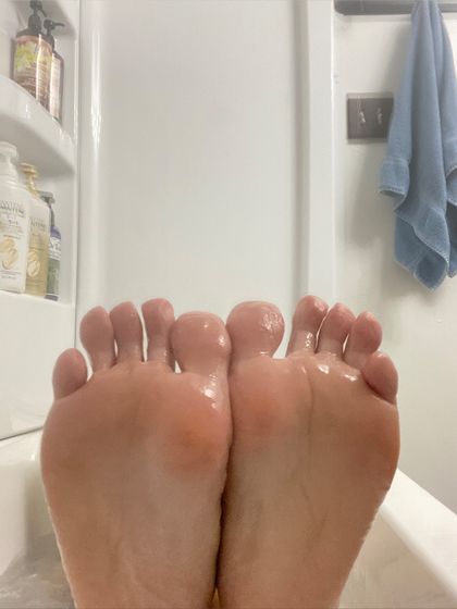 bombasstoes OnlyFans picture