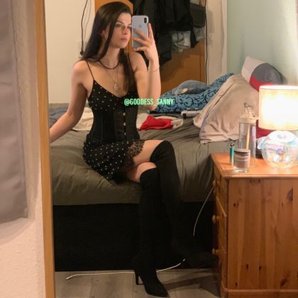 goddess_sanny OnlyFans picture