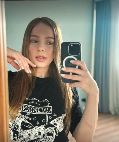 alice_larsen OnlyFans picture