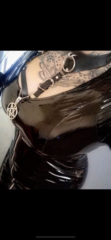 tattedgothgirl OnlyFans picture