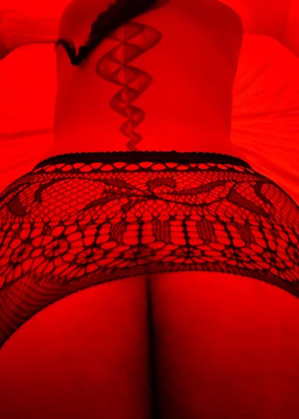 mrs.redsri OnlyFans picture