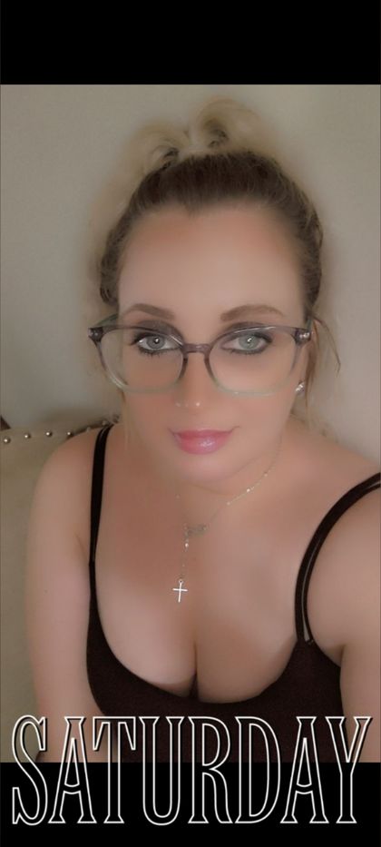 blondiewithglasses OnlyFans picture