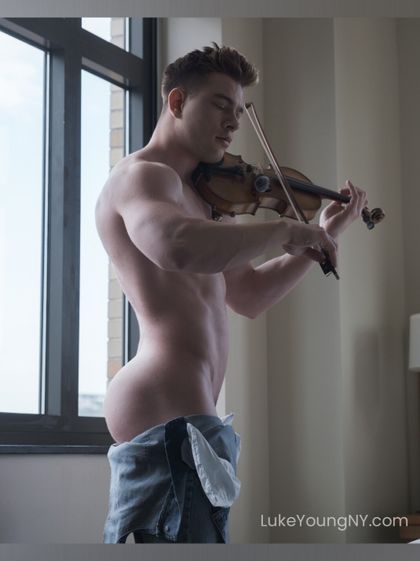 strippingviolinist OnlyFans picture