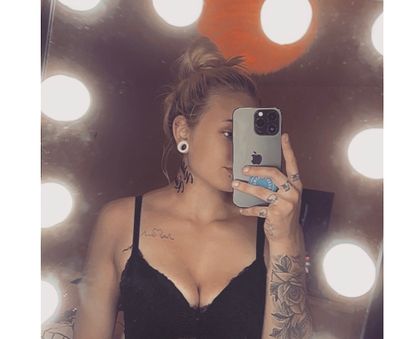 m1lfen OnlyFans picture