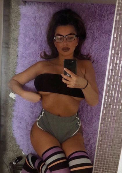 aprillynn0921 OnlyFans picture