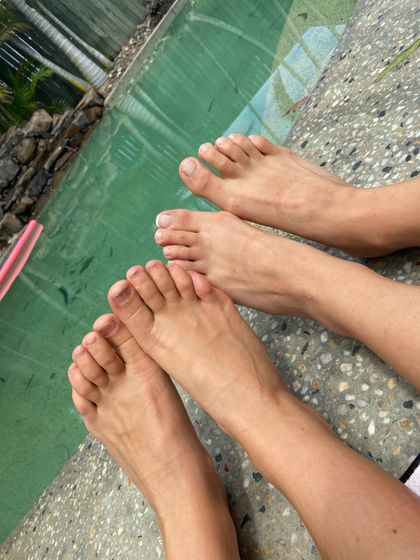 twogirlsfour.feet OnlyFans picture