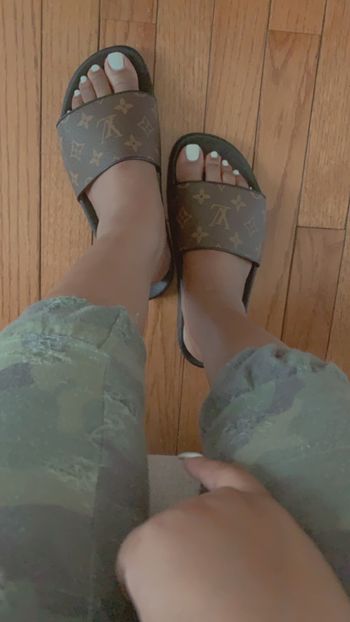 pieds doux bruns