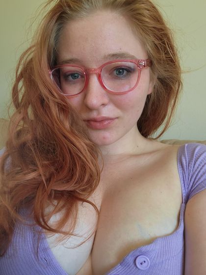 petitecurvycanadianfree OnlyFans picture