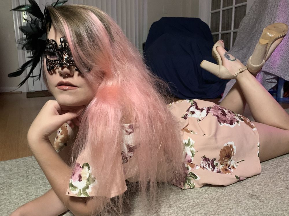 masked-lady OnlyFans profile picture