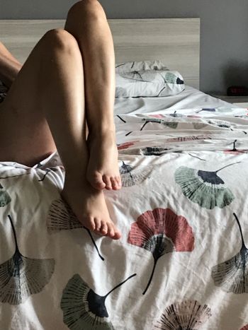 Pinkie feet