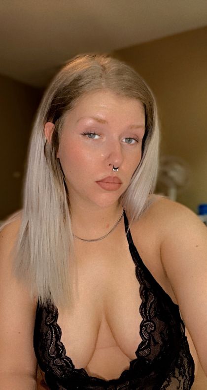 queenv121296 OnlyFans picture