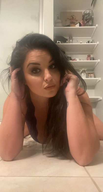 fauxrealwife OnlyFans picture