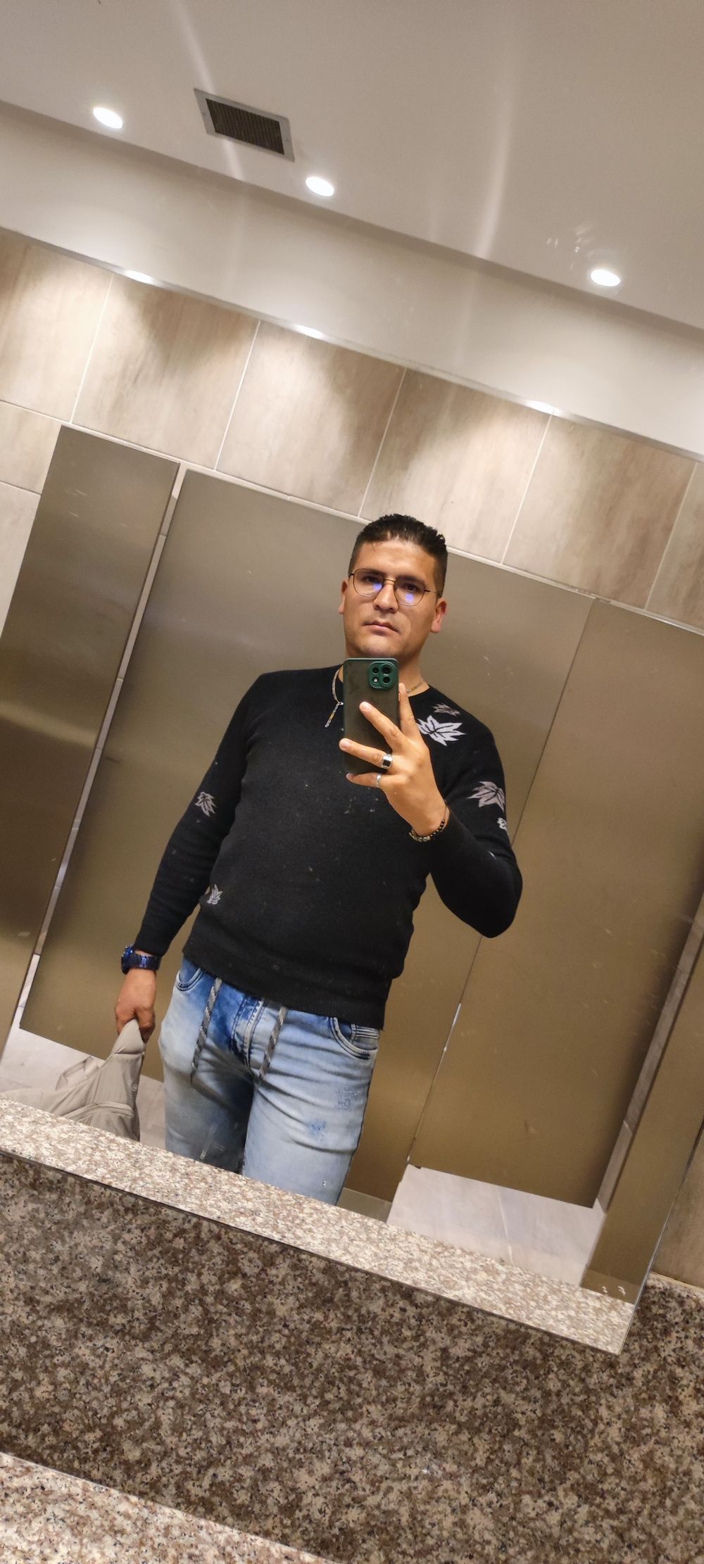 santiagoesquivelgamboa OnlyFans profile picture