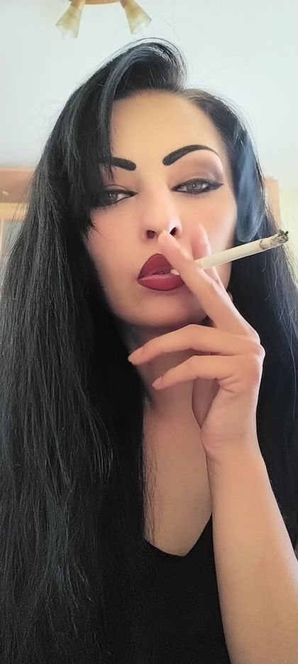 smokinggirlforyou OnlyFans picture