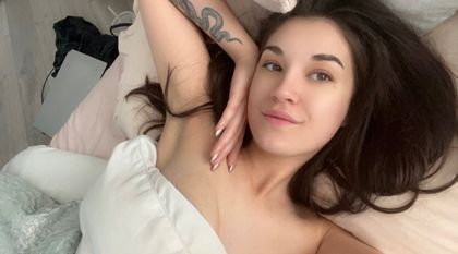 viivenere OnlyFans picture