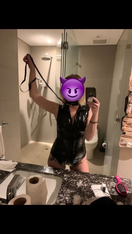 madamoftheworthless OnlyFans picture