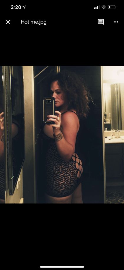 hiswifie OnlyFans picture