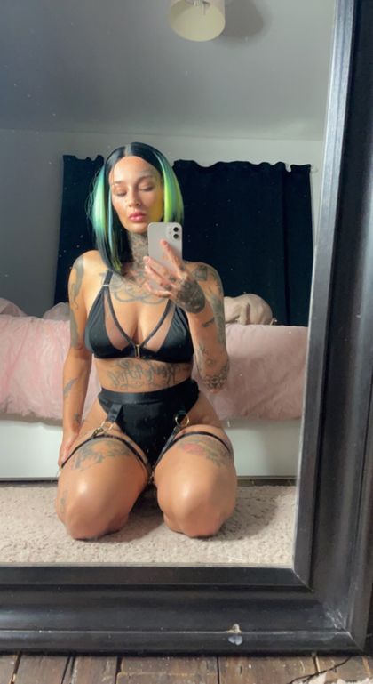 avalouxo OnlyFans picture