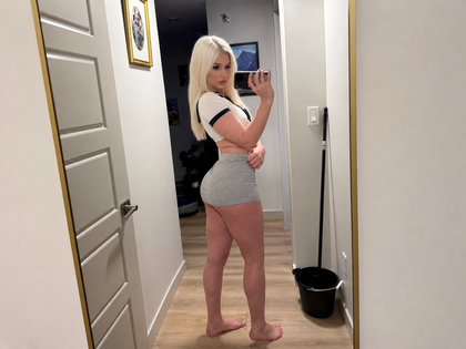 babyvanessakhamr1 OnlyFans picture