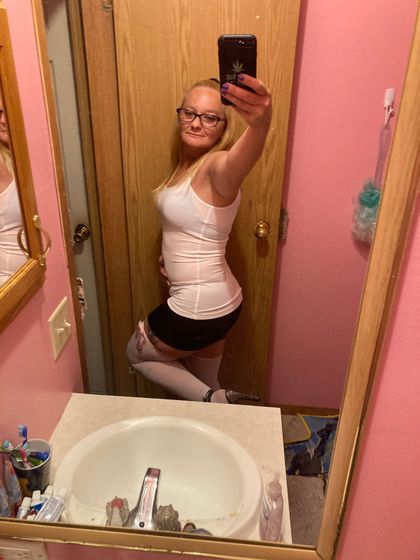 mrsprettypussy810 OnlyFans picture