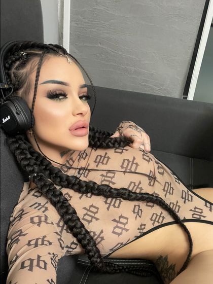 crossbella OnlyFans picture