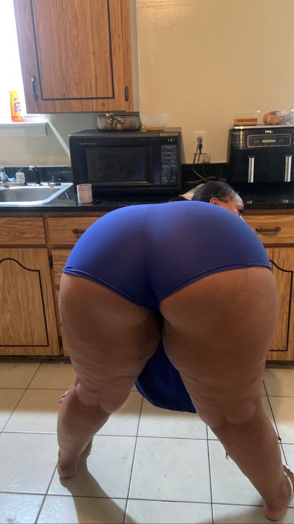 thiickyellabone OnlyFans picture