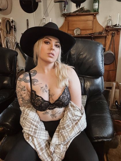 elllarae OnlyFans picture