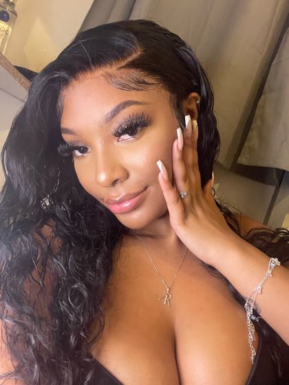 yellowroche OnlyFans picture