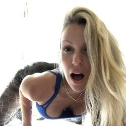 courtneycummz OnlyFans picture