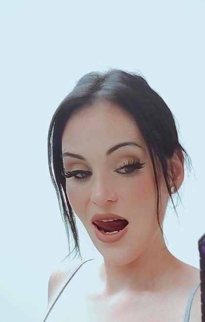 themonikageller OnlyFans picture