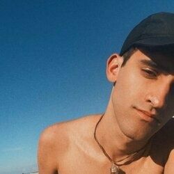 Ezra Holts