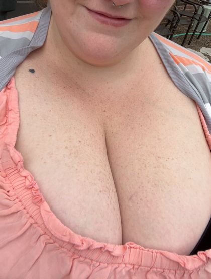 divinelybuxomred2 OnlyFans picture