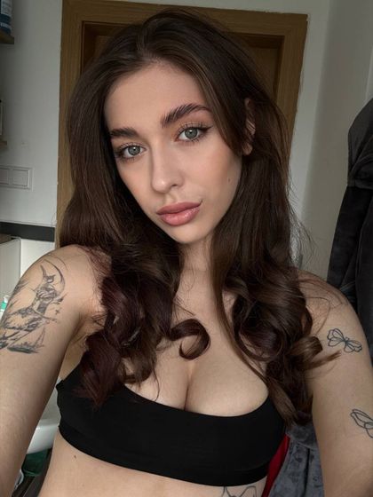 elinyx OnlyFans picture