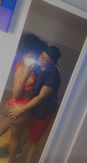 lesbiaancouplee OnlyFans profile picture