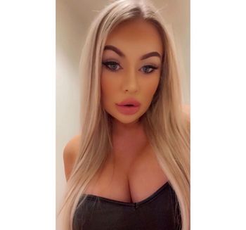 scarlett-kiss OnlyFans - Free Trial - Photos - Socials FansMetrics