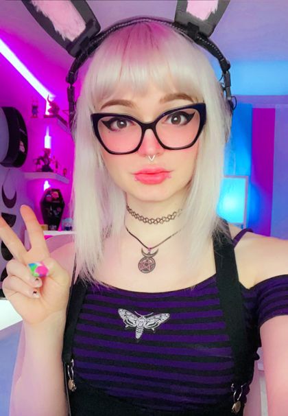 Best Hot Witchy Girl OnlyFans Accounts | FansMetrics.com