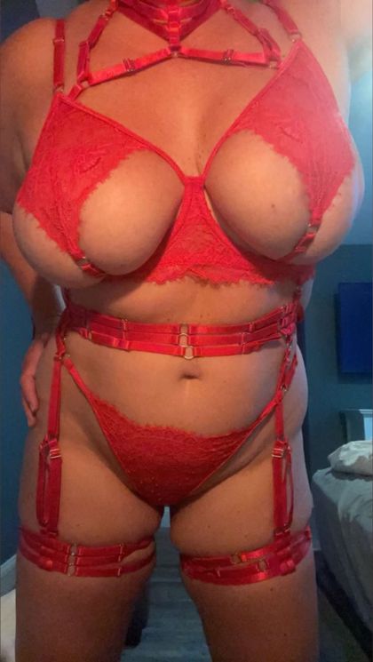 hotwifemommy OnlyFans picture