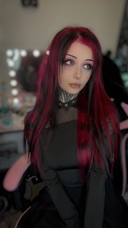 gothicbrat333 OnlyFans picture