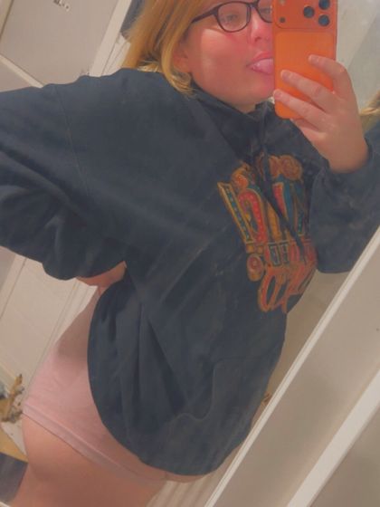 saratinyshoeventures OnlyFans picture