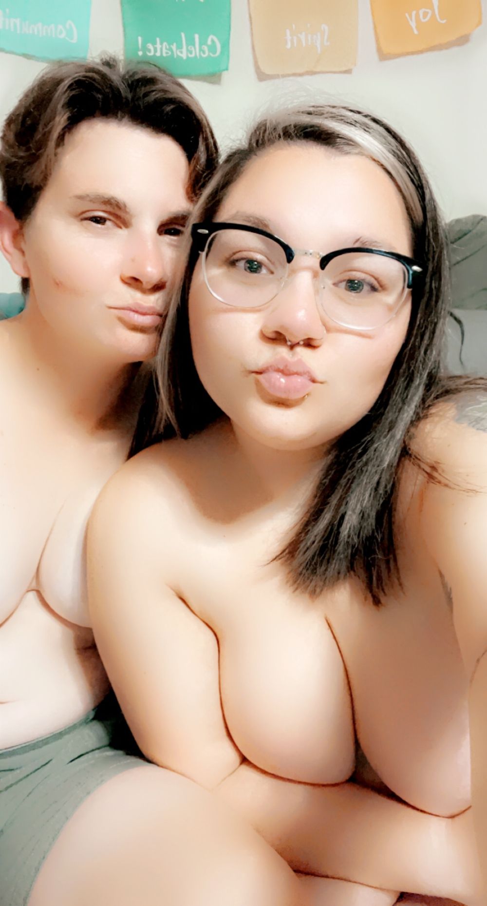 lesbehonest19 OnlyFans profile picture
