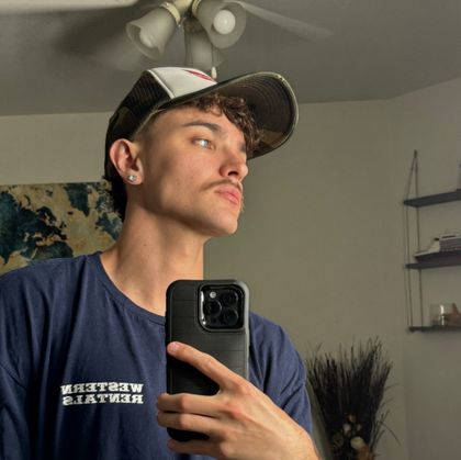 aaronxxxelias OnlyFans picture