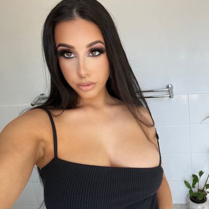 Best Hot Scarlett OnlyFans Accounts | FansMetrics.com