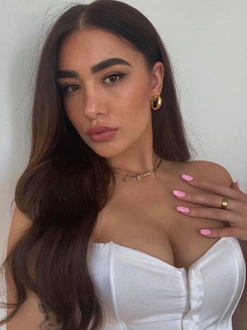 carolin_e OnlyFans - Free Trial - Photos - Socials | FansMetrics.com