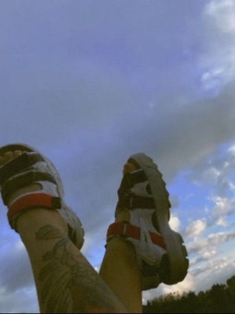 tinyfeetxd OnlyFans picture