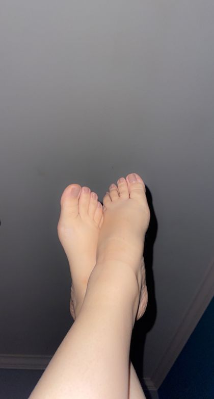 ales_happy_feet OnlyFans picture