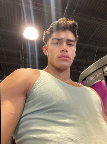 jmloz OnlyFans - Free Trial - Photos - Socials | FansMetrics.com