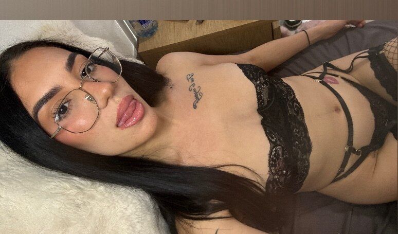 lauralvarezzz OnlyFans profile picture