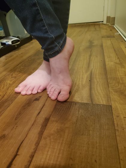 ashewiththecutefeet OnlyFans picture